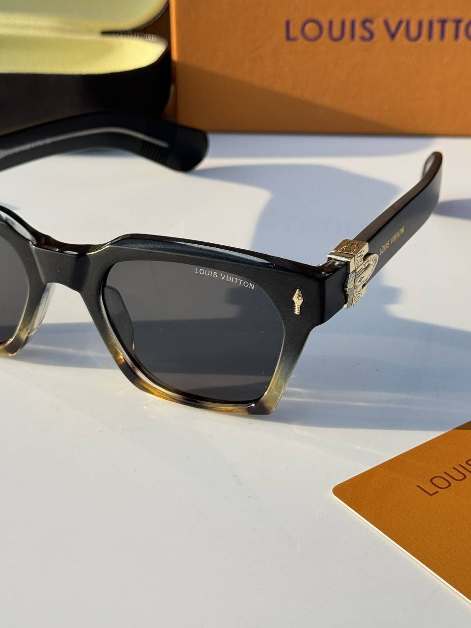 Louis_vuitton_1139_black_tiger