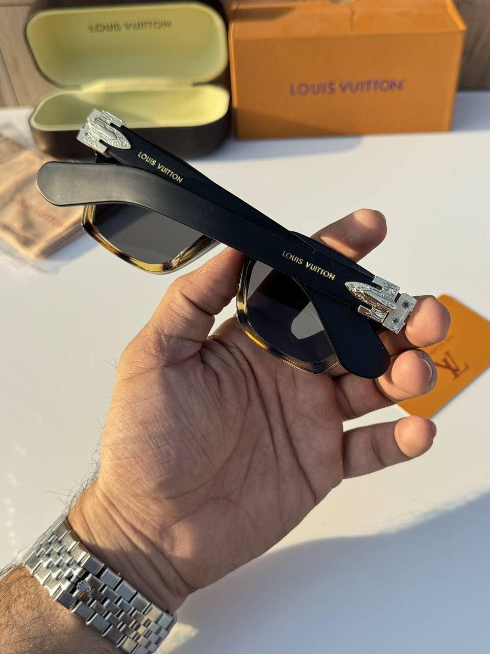 Louis_vuitton_1139_black_tiger