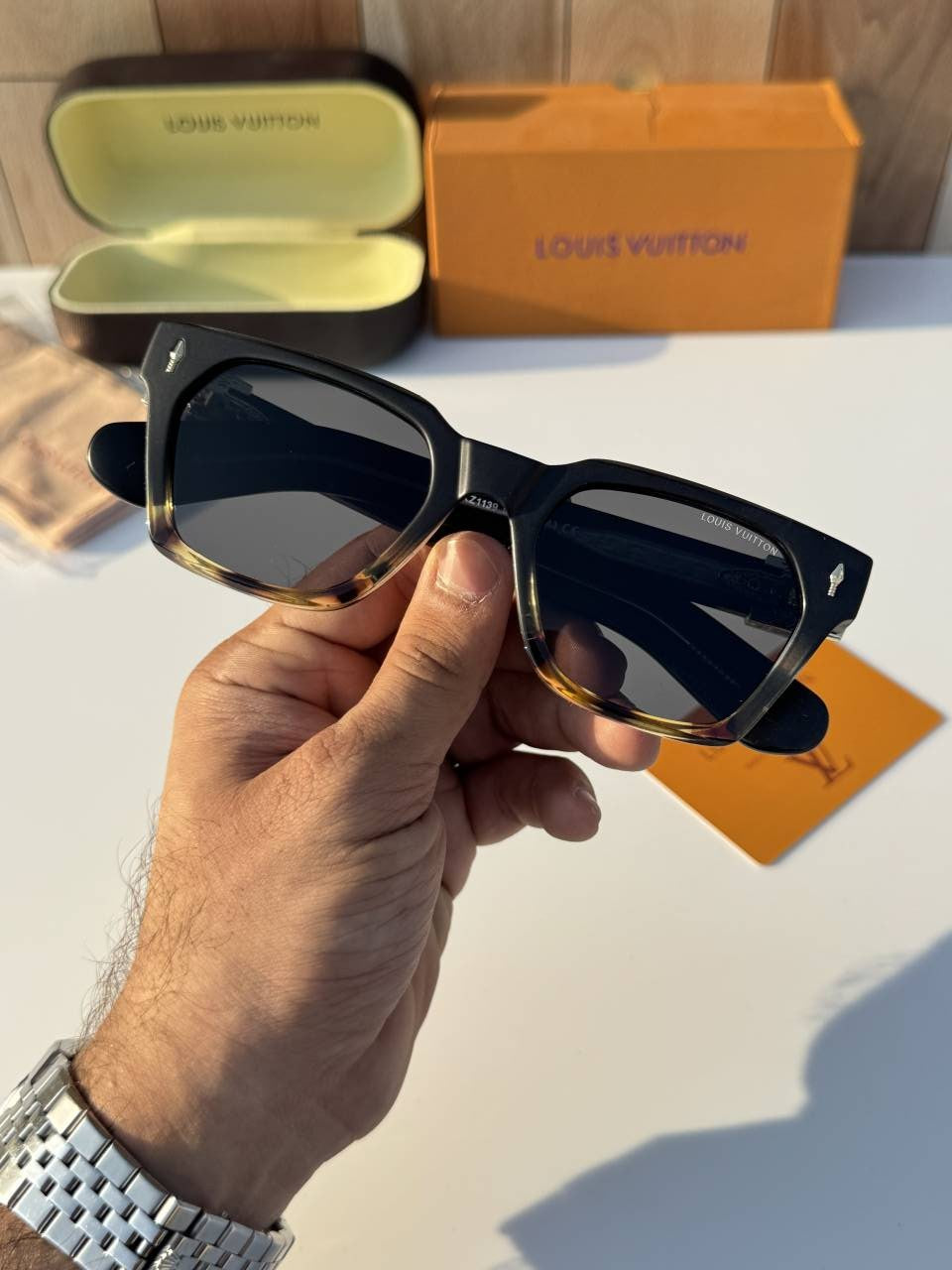 Louis_vuitton_1139_black_tiger