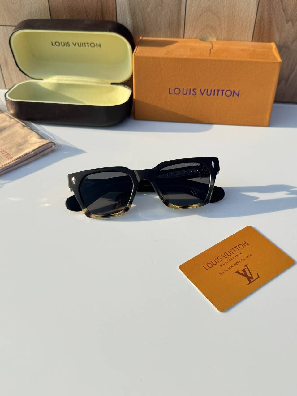 Louis_vuitton_1139_black_tiger